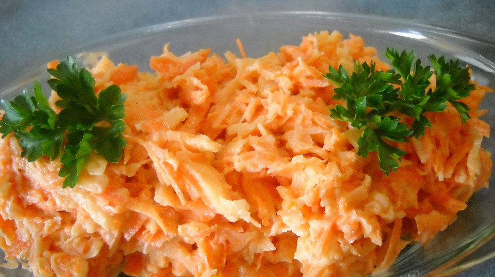 Salata de morcovi cu iaurt si usturoi